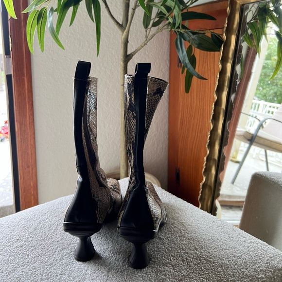 Vintage Donald J Pliner | Genuine white snakeskin square toed booties - Picture 5 of 7